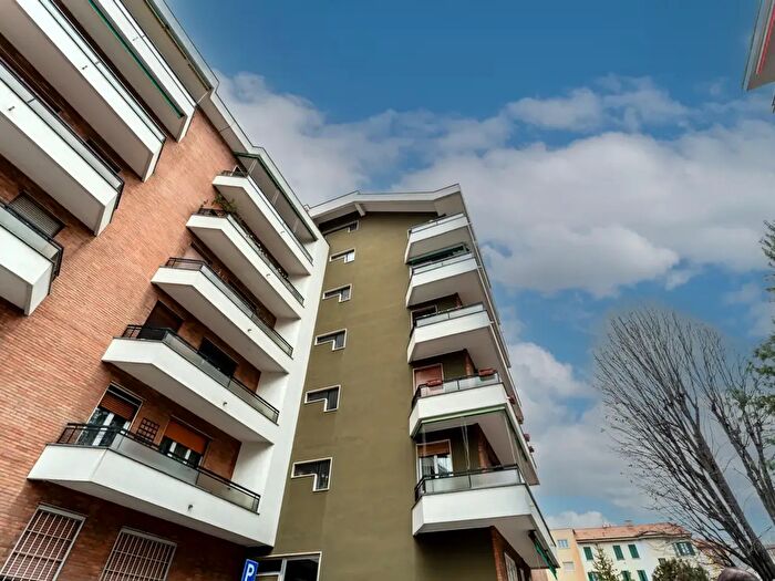 Appartamento trilocale in vendita in Via Cassoni, Milano