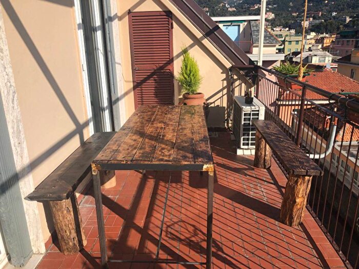 Casa trilocale in affitto in Via della Libertà, Centro Esterno Ferrovia, Rapallo