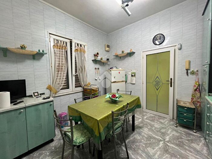 Appartamento quadrilocale in vendita in Calata Capodichino, Napoli