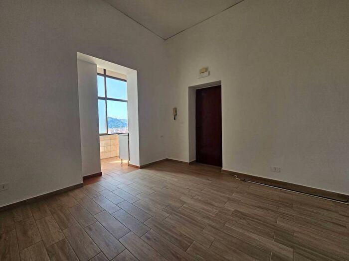 Appartamento monolocale in affitto in Via Giustiniano, Soccavo, Napoli