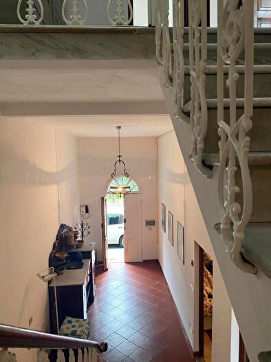 Casa con 5 locali in vendita in Viareggio