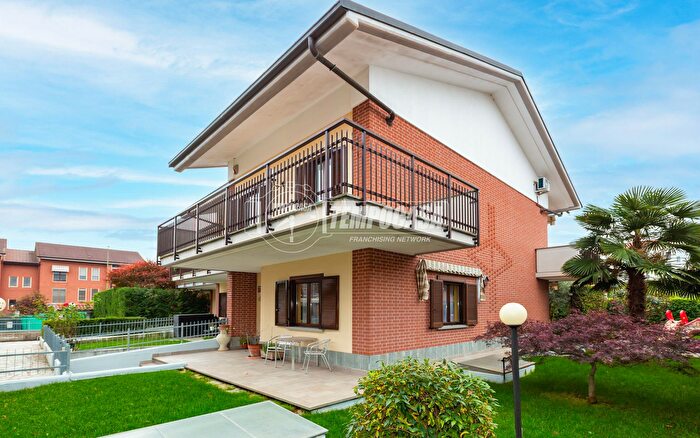 Casa con 8 locali in vendita in Via Pier Paolo Pasolini, Chieri