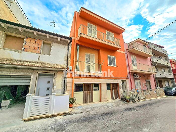 Casa con 6 locali in vendita in Via Luigi Rizzo Snc, Pozzallo