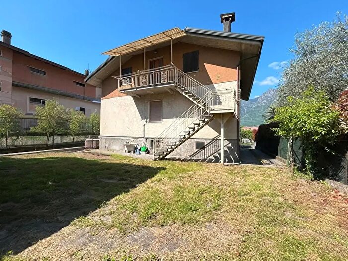 Appartamento trilocale in vendita in Via Santa Giulia, Pian Camuno