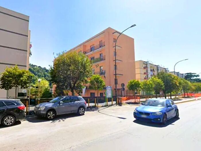 Appartamento quadrilocale in vendita in Via Giulio Cesare, Napoli