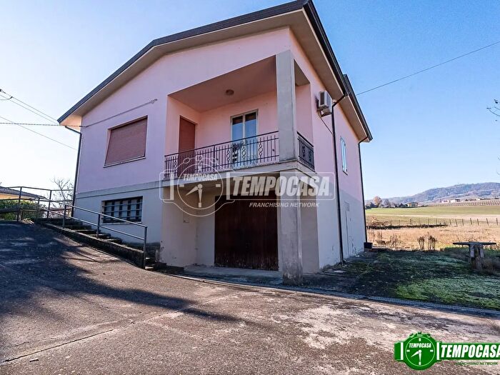 Casa trilocale in vendita in Via Dante Alighieri, Alta Val Tidone