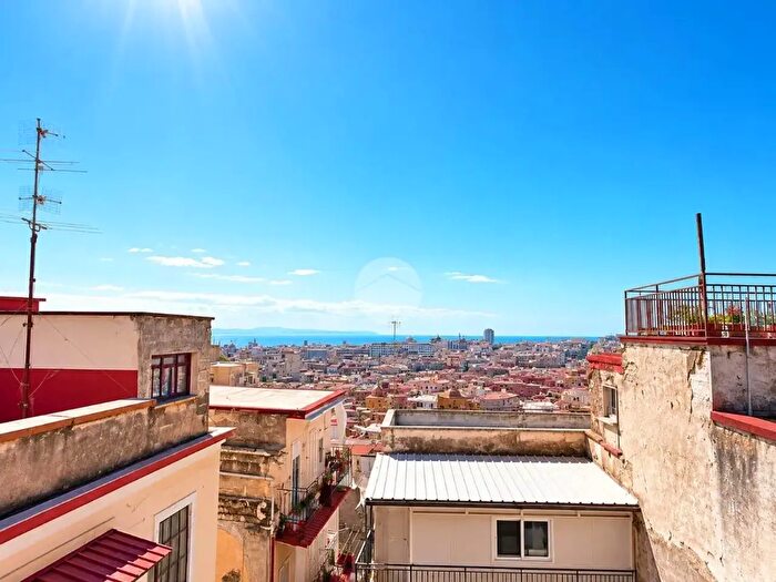 Appartamento trilocale in vendita in Vico Cavaniglia, Napoli
