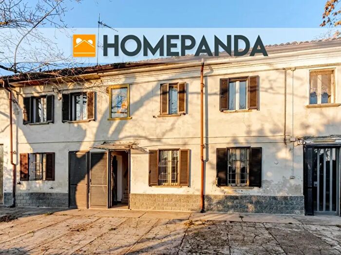 Casa con 8 locali in vendita in Via Tortona, Sale