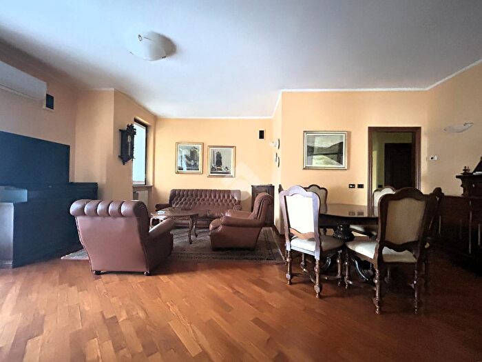 Appartamento quadrilocale in vendita in Via Dosso Morone, Crema