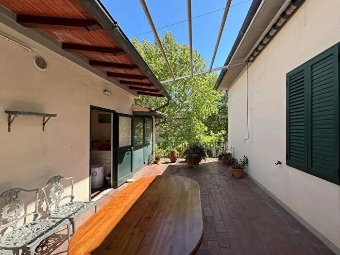 Casa con 9 locali in vendita in Pontedera