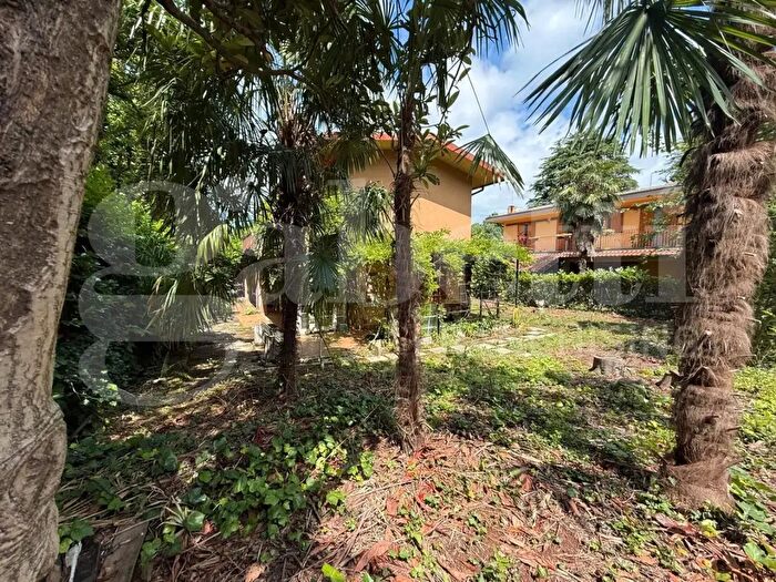 Casa quadrilocale in vendita in Via Manara, Lesmo