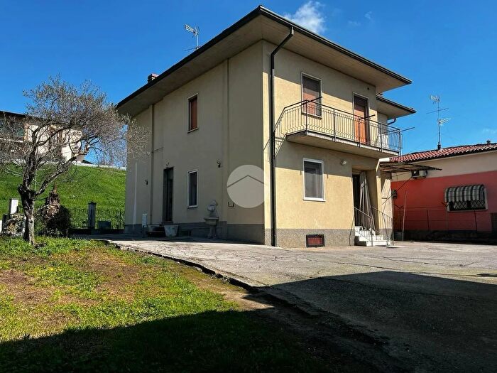 Casa quadrilocale in vendita in Piazza Mazzini, Capriano Del Colle