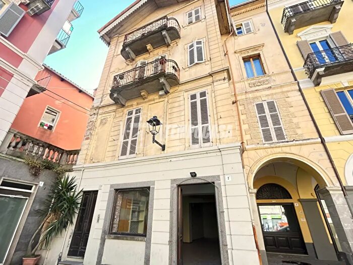 Appartamento con 8 locali in vendita in Piazza Fiume, Biella