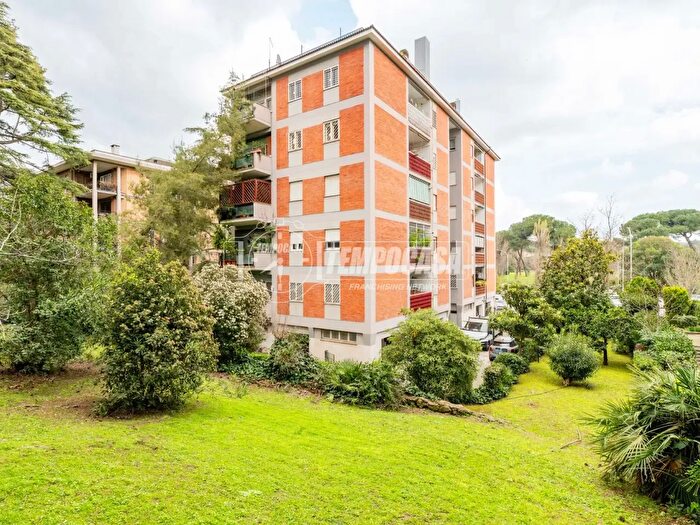 Appartamento con 6 locali in vendita in Viale dei Primati Sportivi, Roma