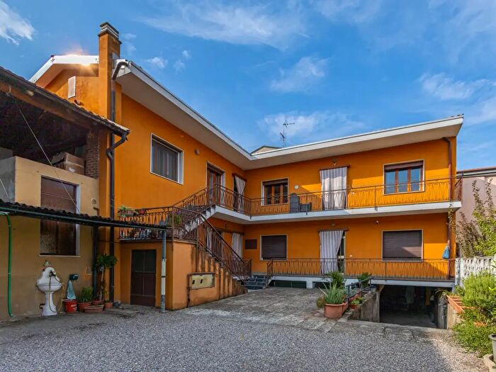 Casa quadrilocale in vendita in Via Silvio Pellico, Arluno