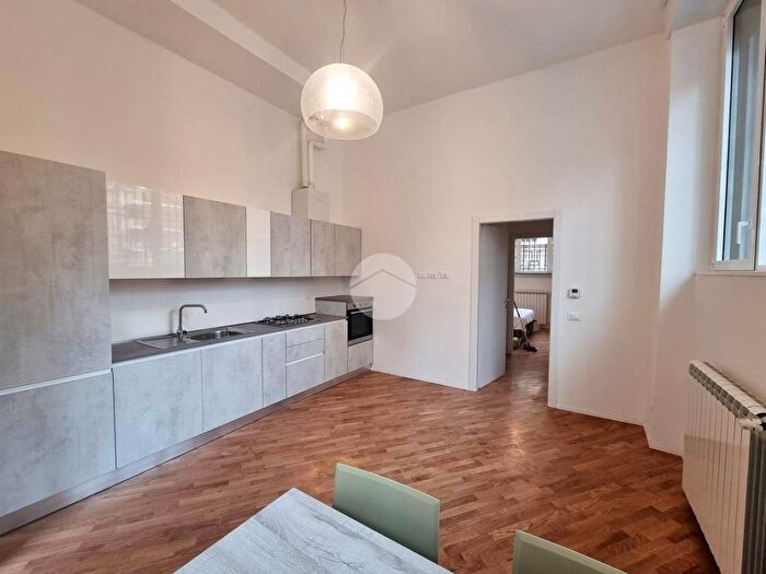 Appartamento trilocale in affitto in Via Luigi Manzotti, Dergano, Milano