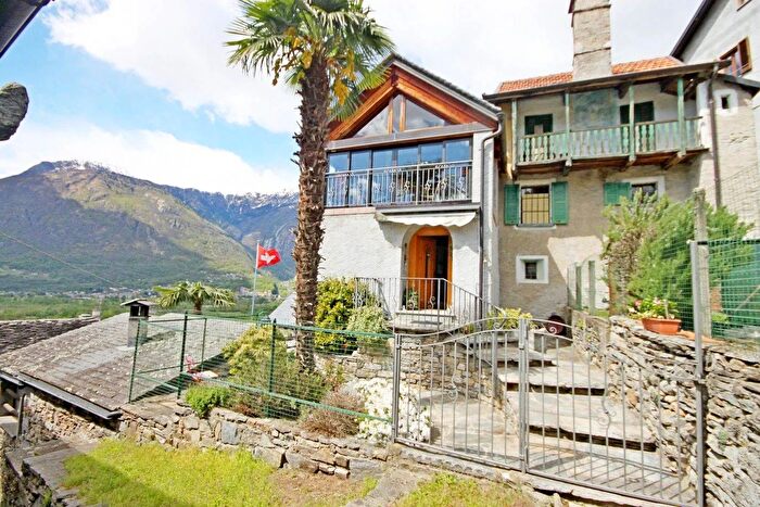 Casa quadrilocale in vendita in Frazione Rivoria Masera, Masera