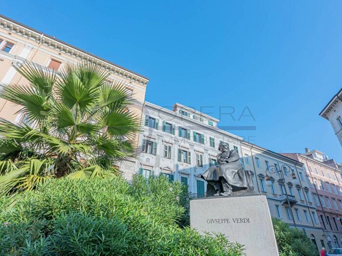 Appartamento trilocale in affitto in Piazza San Giovanni, Borgo Teresiano, Trieste