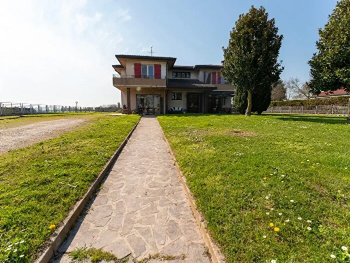 Casa con 7 locali in vendita in Arzergrande