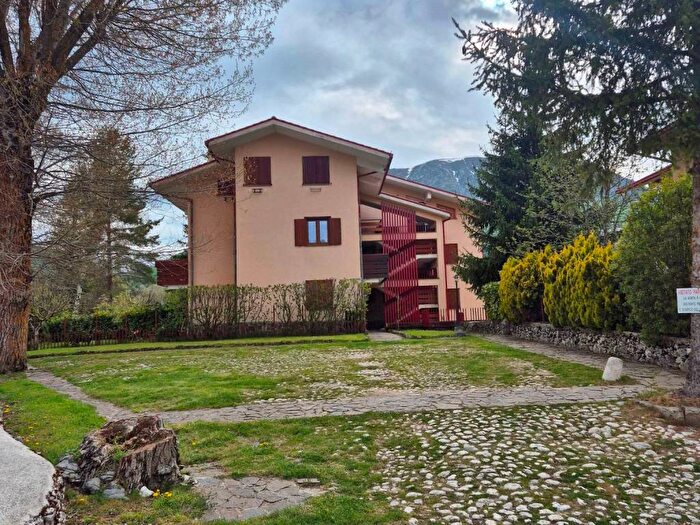 Appartamento trilocale in affitto in Via di Pezza, Centro, Rocca di Mezzo