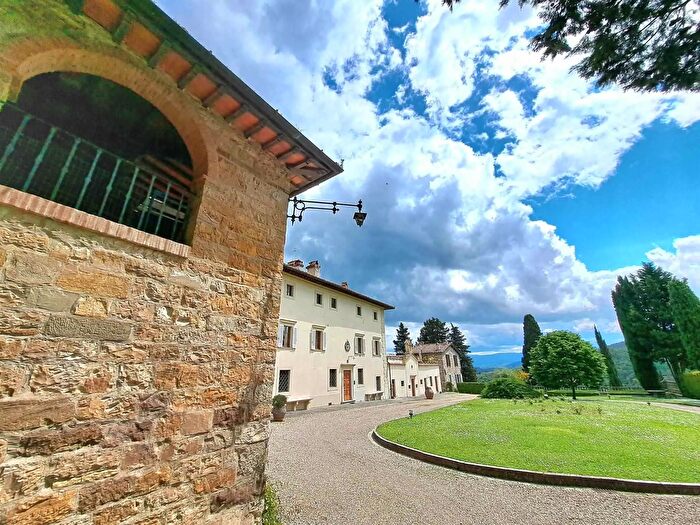 Appartamento trilocale in vendita in Via dei Bosconi, Pontassieve