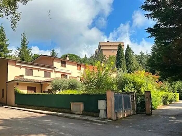 Casa quadrilocale in vendita in Strada San Galigano Rimbocchi, Perugia