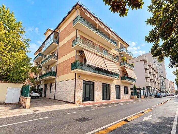 Appartamento trilocale in vendita in Via Ippolito Nievo, Giulianova