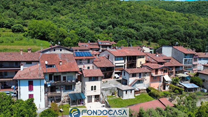 Appartamento trilocale in vendita in Via Gaina, Monticelli Brusati