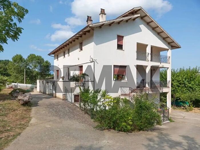 Casa quadrilocale in vendita in Contrada Costa Cola, Bucchianico