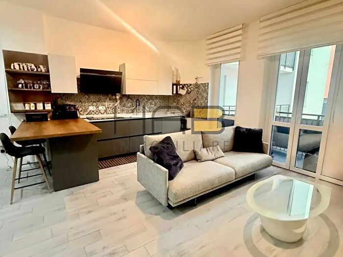 Appartamento trilocale in vendita in Via Osimo, Busto Arsizio