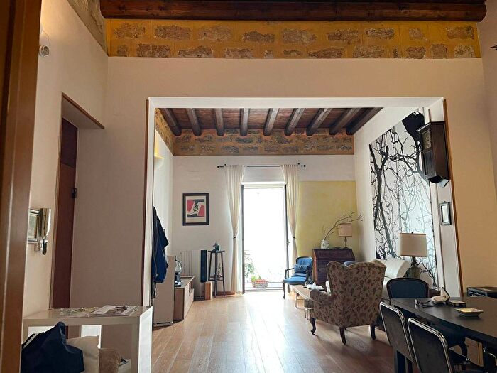 Appartamento quadrilocale in affitto in Via Benedetto Gravina, Borgo Vecchio, Palermo