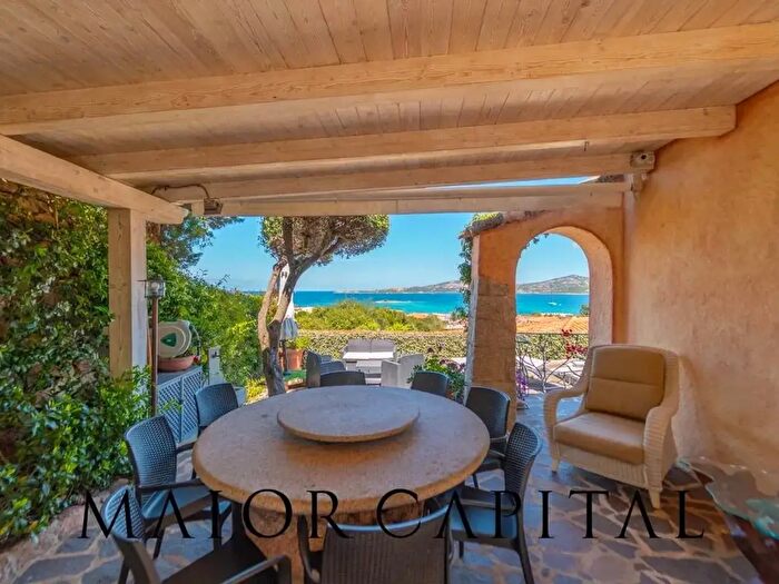 Casa con 5 locali in vendita in Arzachena