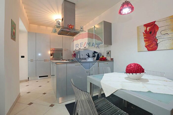 Appartamento quadrilocale in vendita in Via Ciro Menotti, Genova