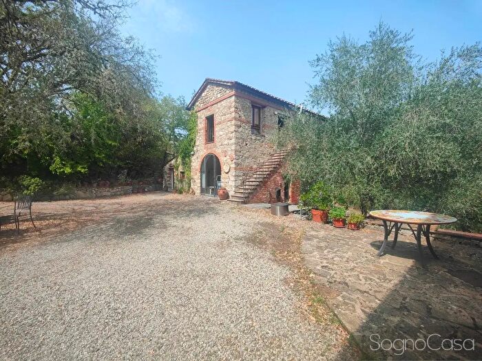 Casa con 10 locali in vendita in Strada Provinciale di Molinlungo, Radda In Chianti