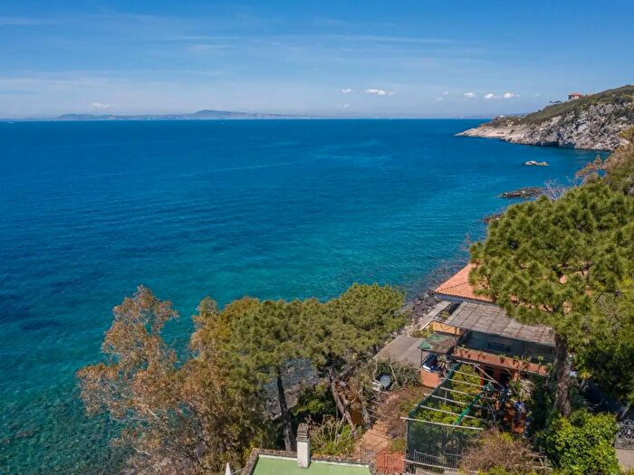 Casa con 9 locali in vendita in Via Vincenzo Maggio, Massa Lubrense