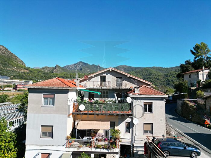 Appartamento con 7 locali in vendita in Via Edmondo De Amicis, Ventimiglia