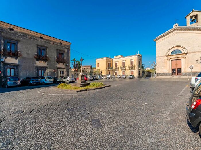 Casa quadrilocale in vendita in Via San Lorenzo, Acireale