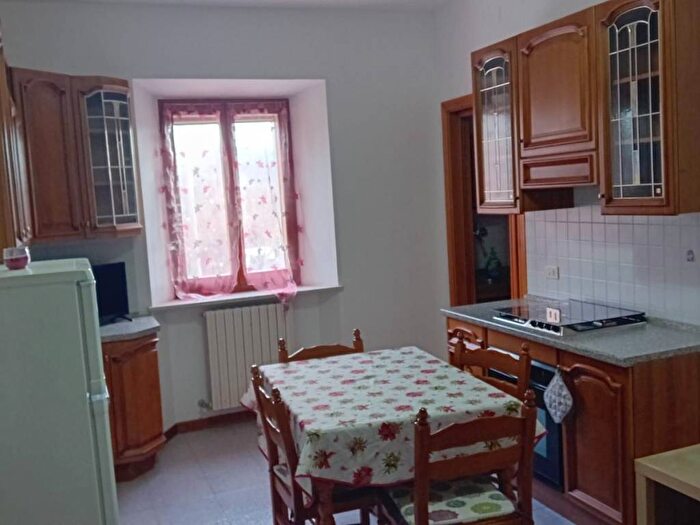 Appartamento con 5 locali in affitto in Via Teatro Romano, Macerata