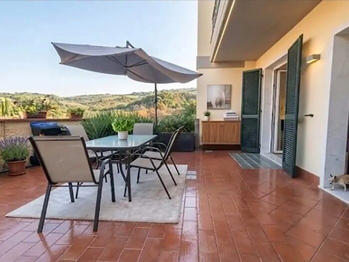 Casa con 6 locali in vendita in Carrara
