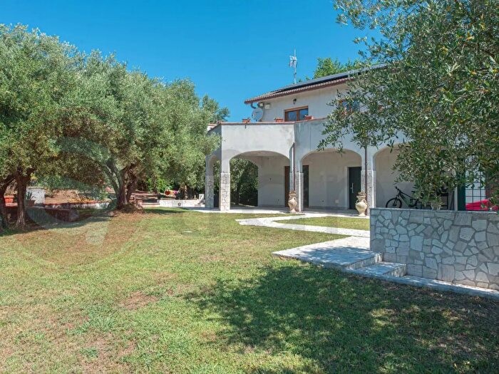 Casa con 10 locali in vendita in Via Starnelle, Ceccano