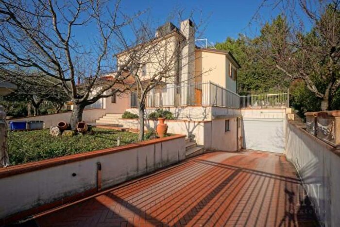 Casa con 6 locali in vendita in Umbertide