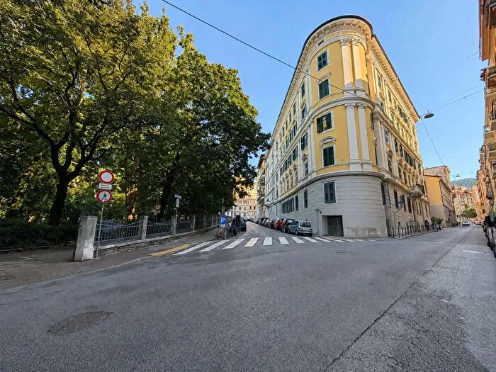 Appartamento quadrilocale in vendita in Via Cologna, Trieste