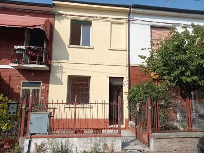 Casa quadrilocale in vendita in Via del Bove, Ferrara