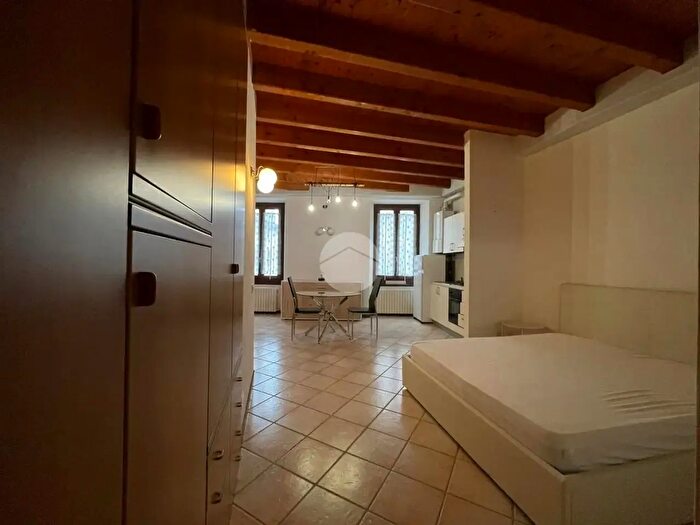 Appartamento monolocale in affitto in Appartamento Via Santa Maria, Desenzano Del Garda