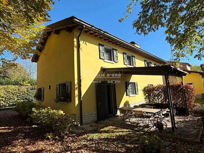 Casa con 8 locali in vendita in Località Freto, Modena