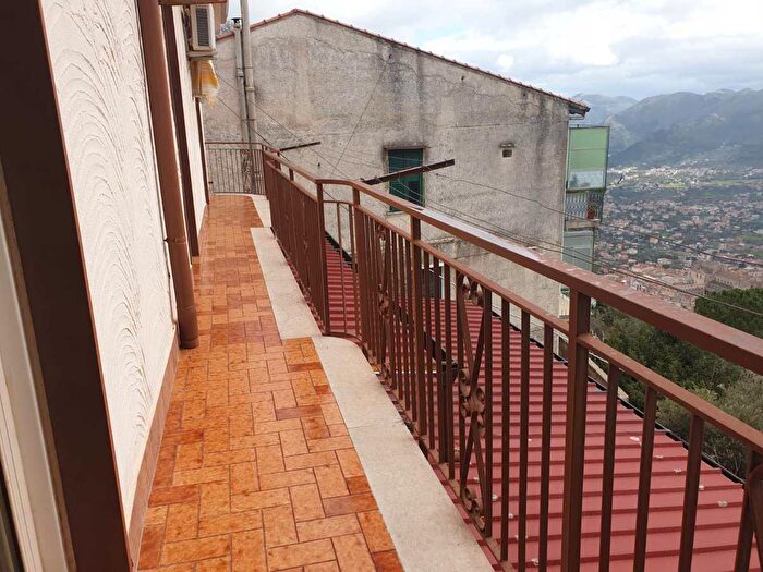 Appartamento trilocale in vendita in Via Regione Siciliana, Monreale