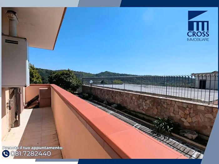 Appartamento trilocale in affitto in Via Agnano Astroni, Napoli