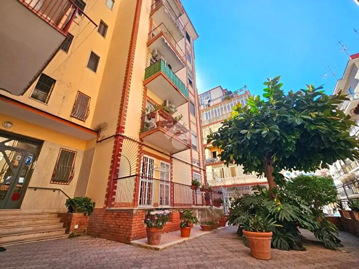 Appartamento trilocale in vendita in Via Traversa Eurialo, Napoli