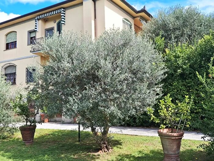 Casa con 13 locali in vendita in San Giuliano Terme