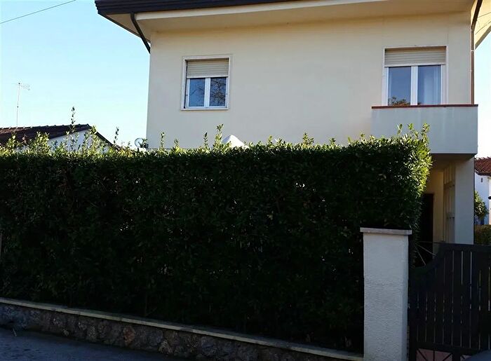 Casa trilocale in affitto in Via Ammiraglio Morin a, Forte Dei Marmi